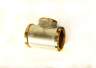 Тройник латунный LD 25 (1)-ДУ15 (1/2)-ДУ25 (1) Г/Г/Г переходной