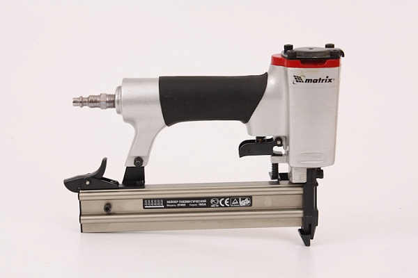 Нейлер пневматический для гвоздей 10-32мм (57405)