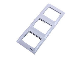 Рамка Profitec Corsa ST бел GLOSS 3СП верт (PC-пласт) (910139)