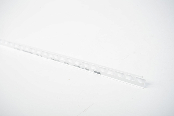 Раскладка под плитку наружный Белый (8мм х 2,5м) 